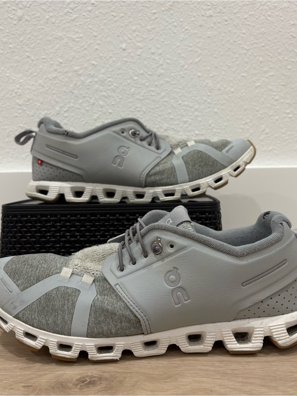 On Cloud 5 Terry Sneakers Men’s Size  8.5 Grey White Athletic